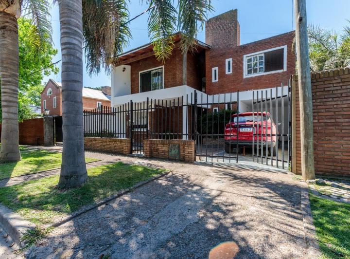 Casa · 210m² · 7 Ambientes · 1 Cochera