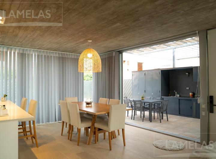 Casa · 110m² · 4 Ambientes · 2 Cocheras