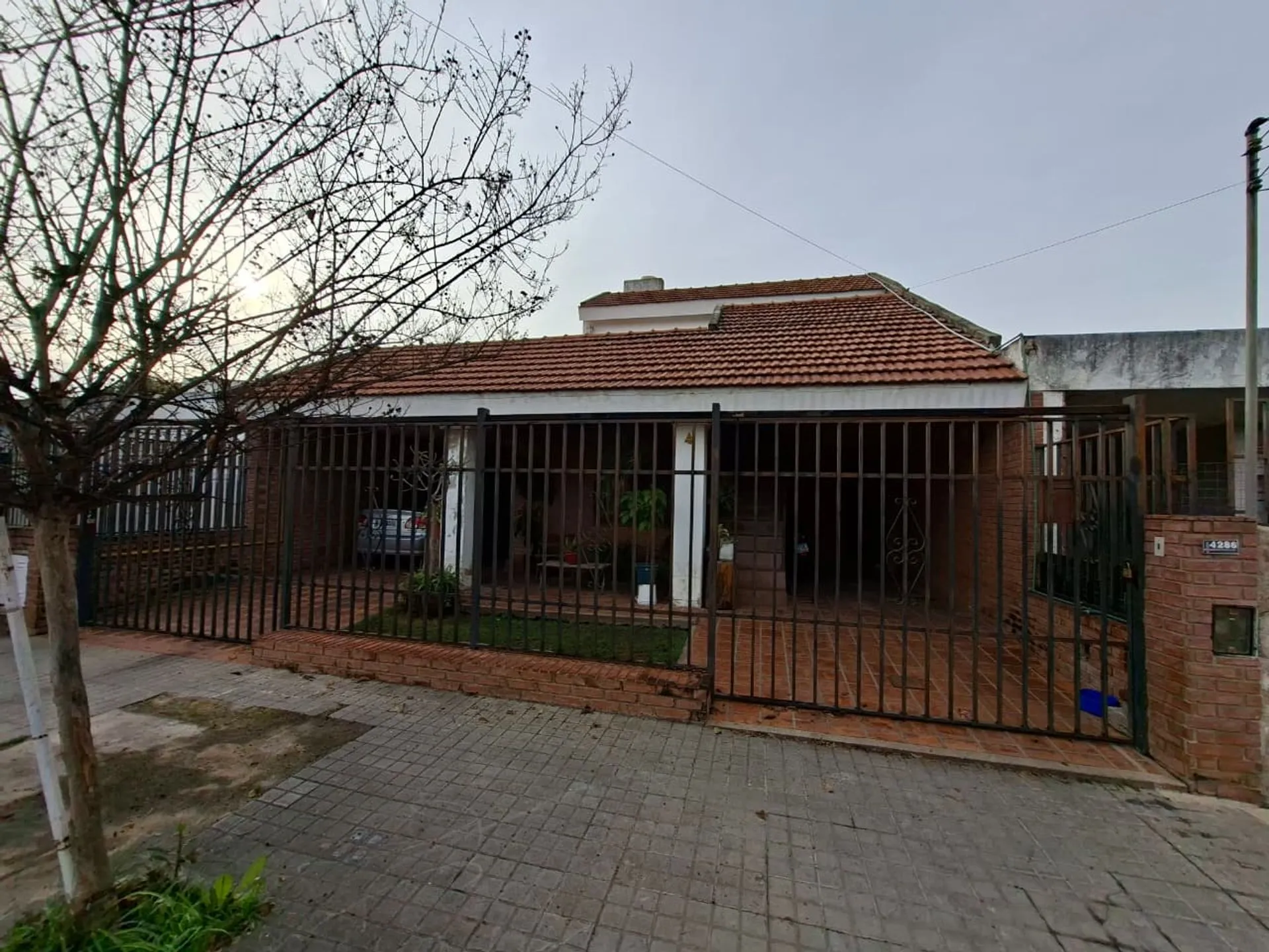 CASA + DEPARTAMENTO CORDOBA Bº POETA LUGONES 3 DORMI PATIO COCHERA DOBLE ZONA NORTE VENTA