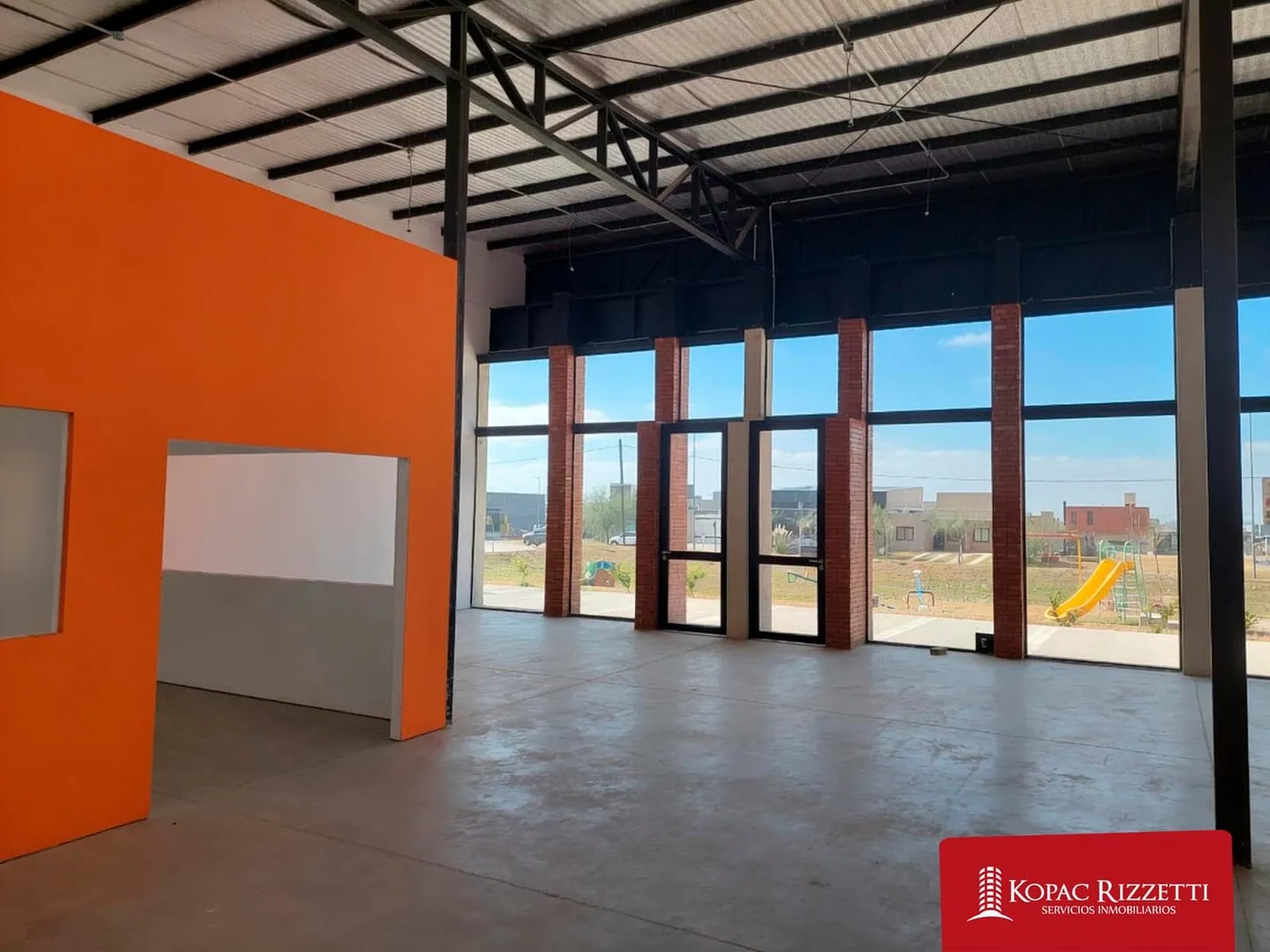 DOCTA - VENTA LOCAL 160 M2.