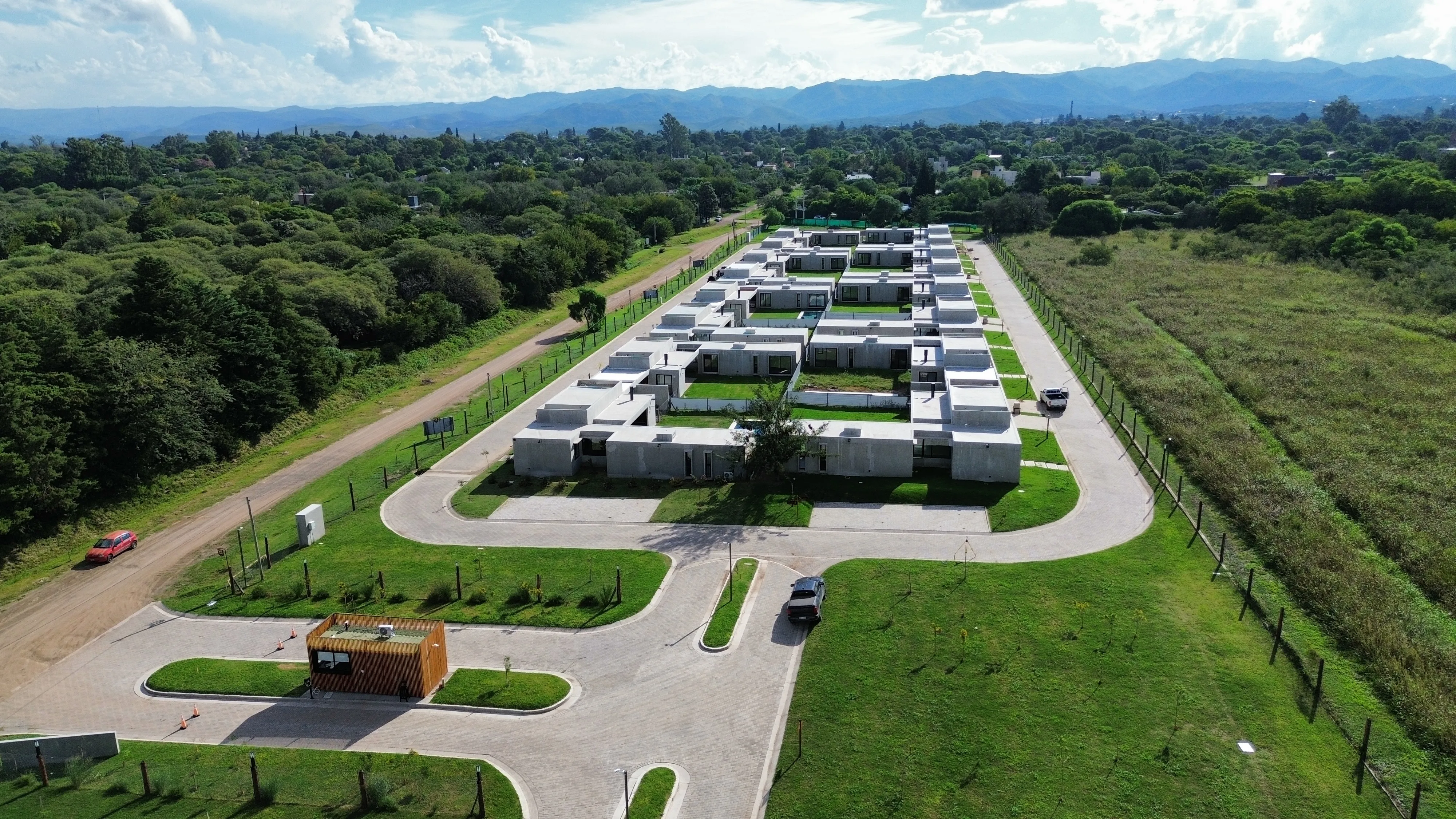 Complejo con seguridad Casas en una planta