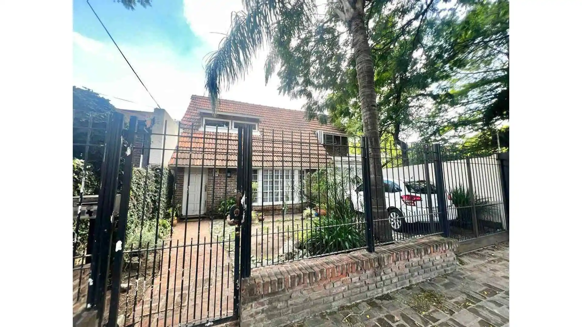 Chalet en dos plantas en muy buen estado y ubicación.