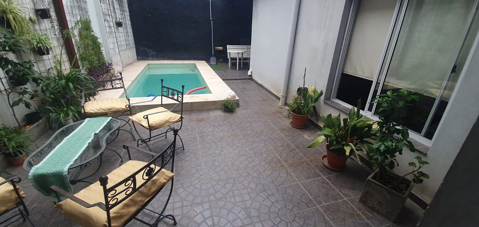 APTA CRED. RIO NEGRO AL 400. CASA RECICLADA A NUEVA. 3 DOR. 2 BÑS. PILETA. GGE.