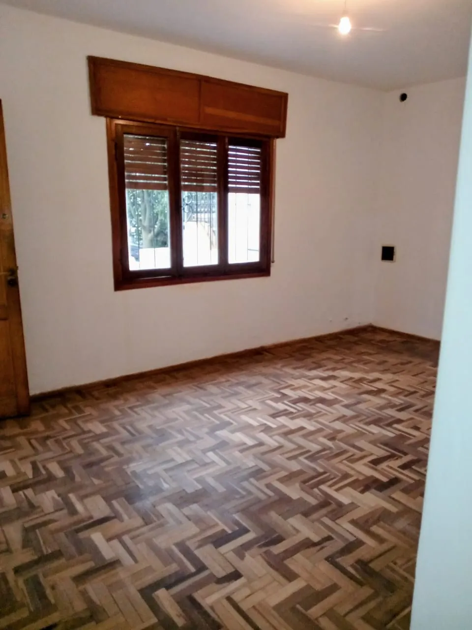 DUEÑO ALQUILA casa a cuadra y media de R. Nuñez, 2 dormitorios, 1 baño, escritorio, cocina-comedor, Living, Patio $ 1.200.000