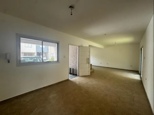 VENTA DUPLEX 3 DORMITORIOS EN ALTOS DE CLARET EN ZONA BARRIO LOS BOULEVARES)