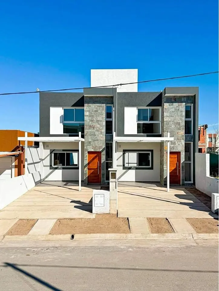 SE VENDE HERMOSO DUPLEX  - DOS DORMITORIOS - ESCRITORIO - DOS BAÑOS - DOCTA CENT...