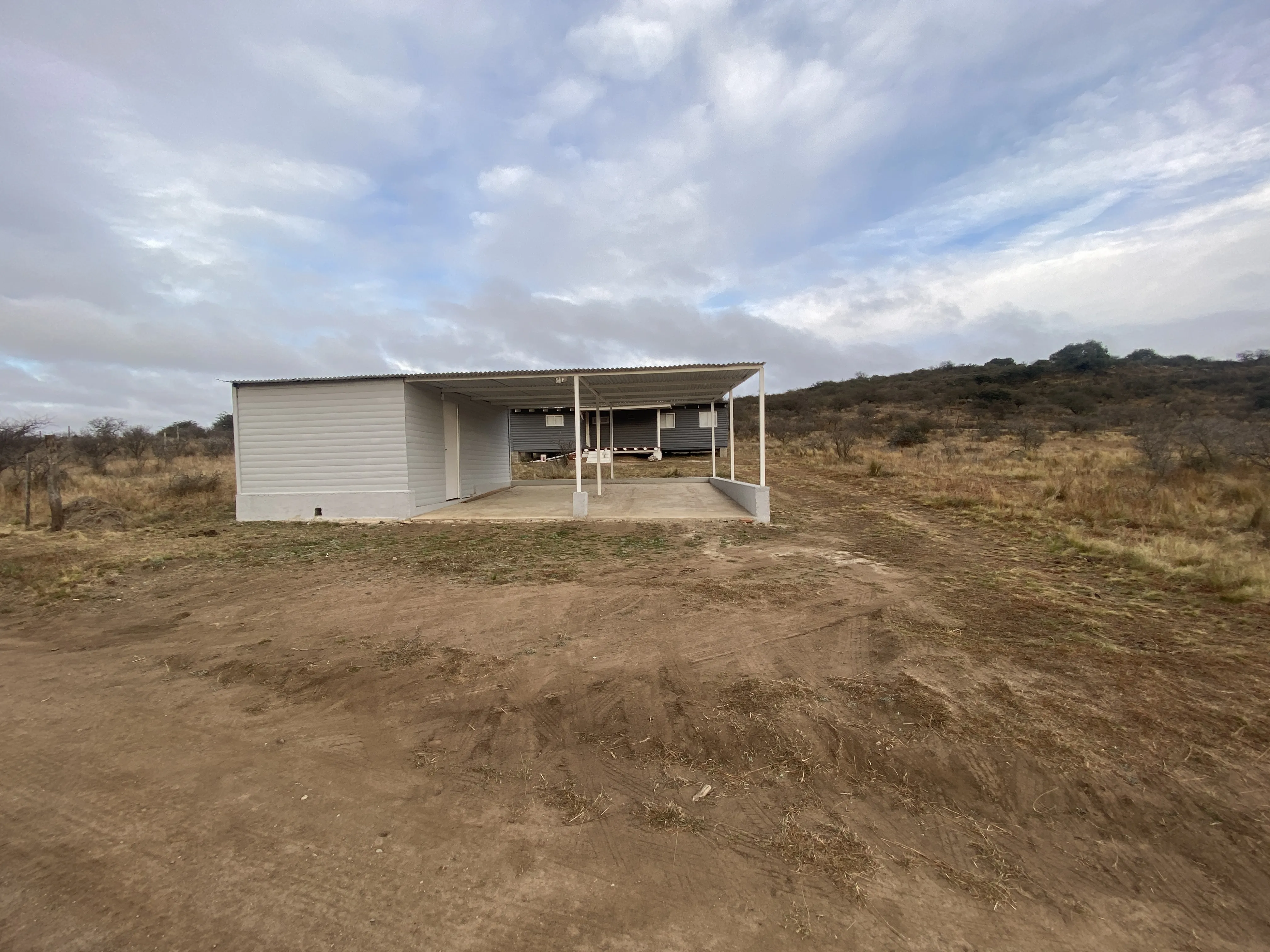 VENTA CASA 2 DORMITORIOS CON DOBLE COCHERA EN BARRIO SEMICERRADO CLUB DE CAMPO LOS TRES ARROYOS, LA FALDA