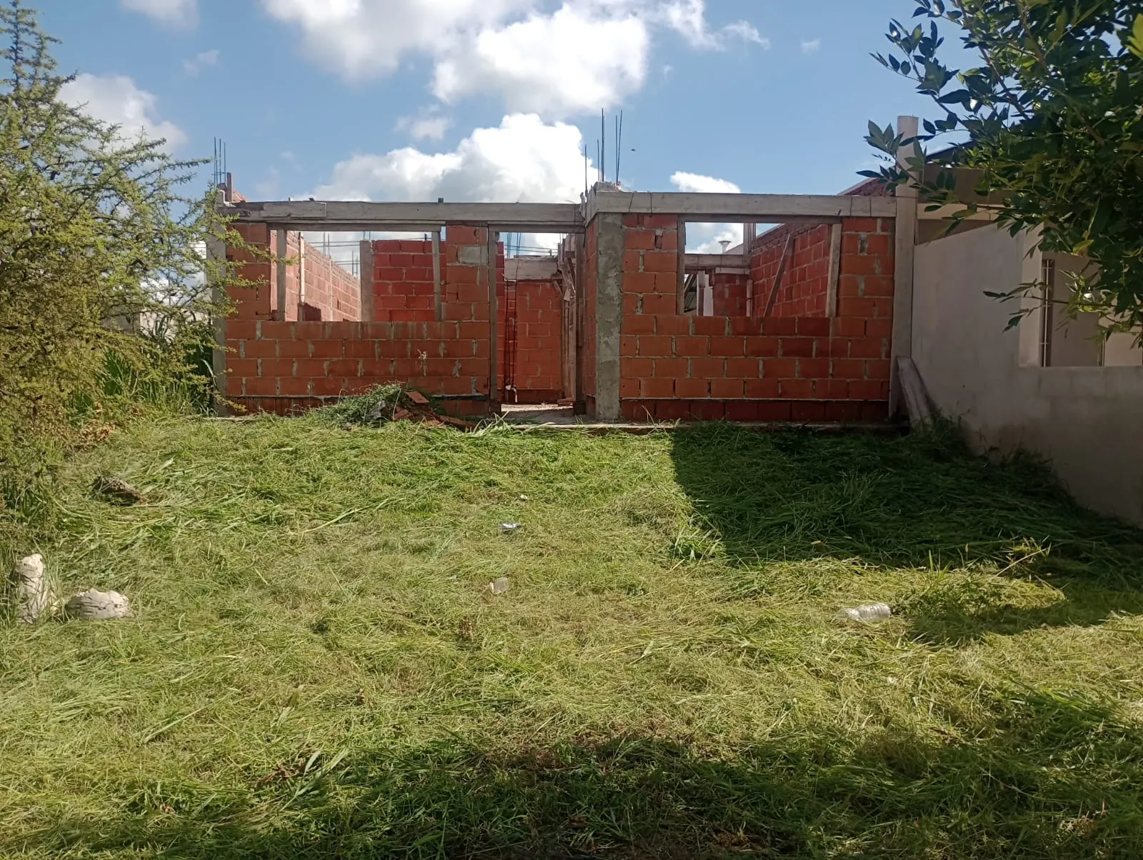TERRENO CON MEJORAS