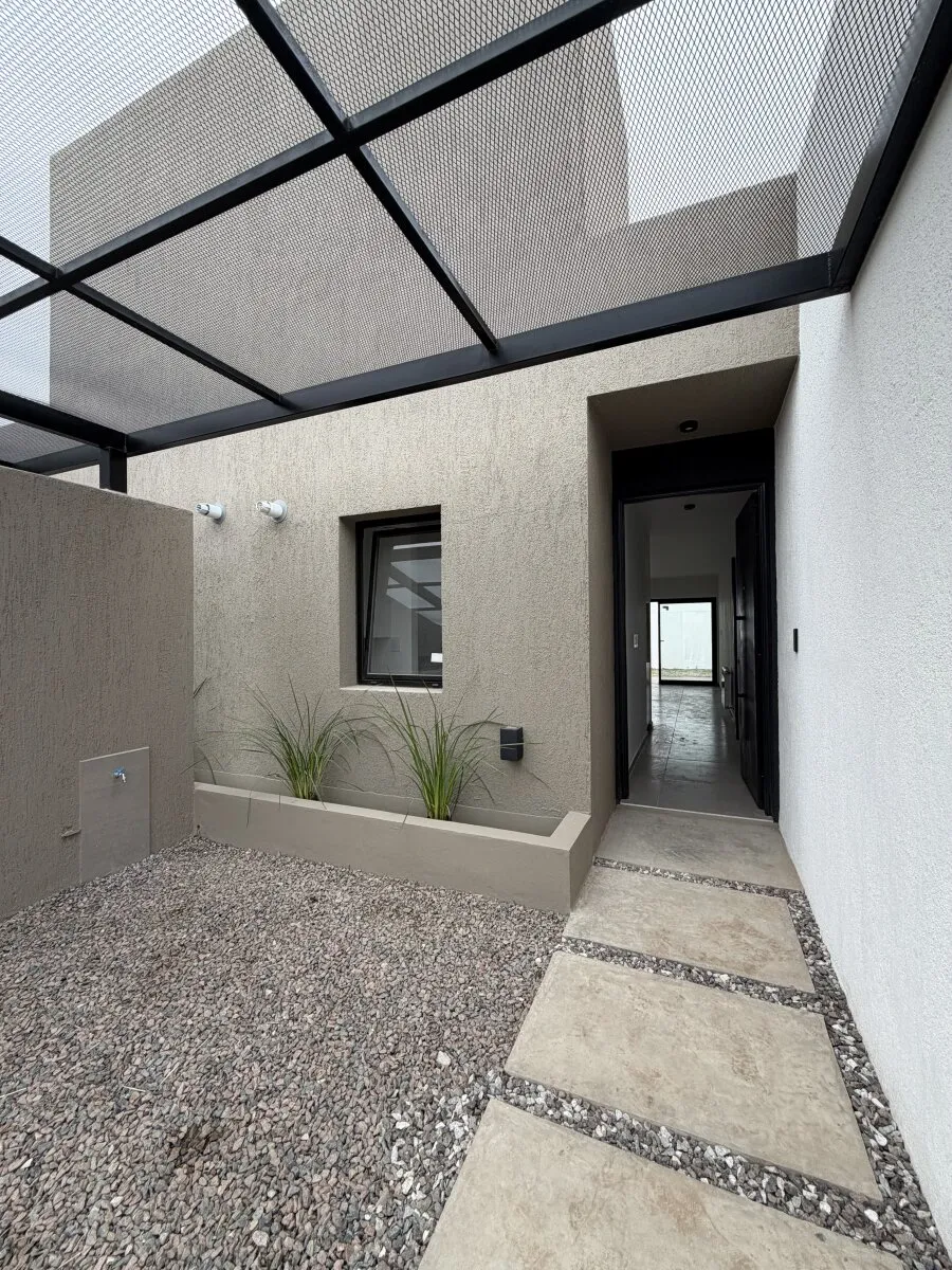 DUPLEX EN PAMPAS DE MANANTIALES
