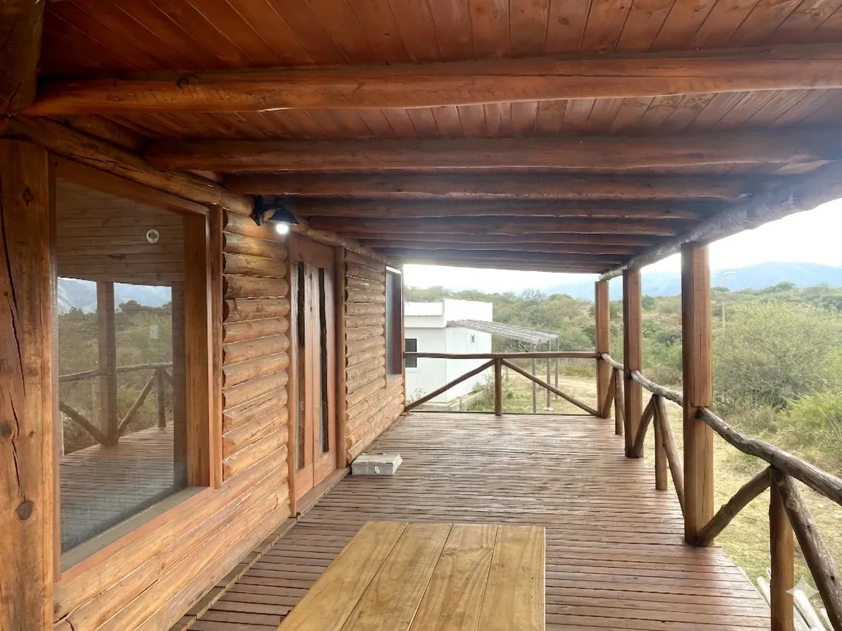 VENTA CABAÑA 2 DORMITORIOS EN BARRIO SEMICERRADO CLUB DE CAMPO LOS TRES ARROYOS, LA FALDA
