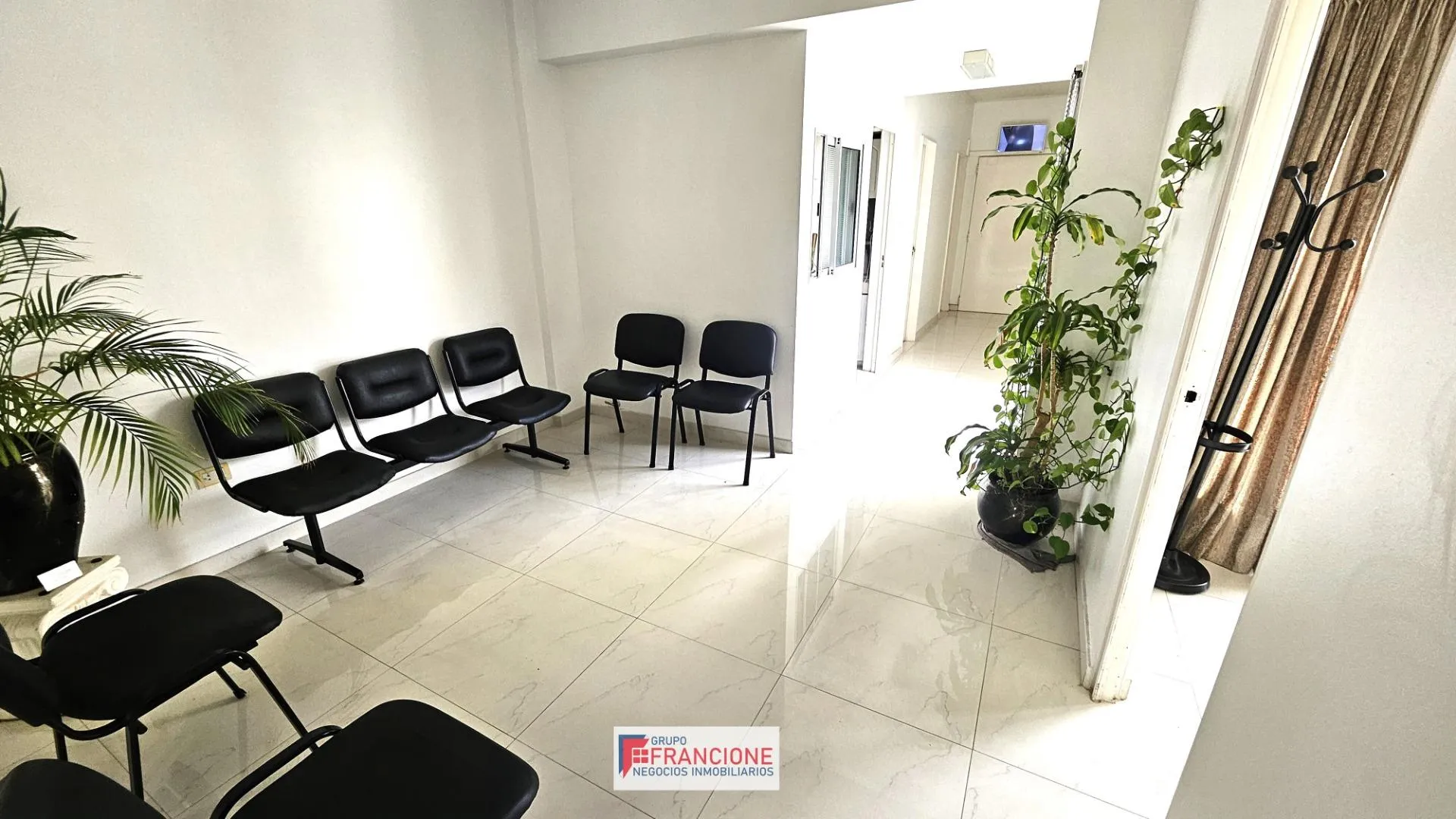 Hermosa Oficina a la venta y 2 cocheras, Microcentro.