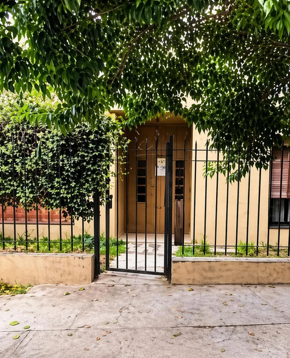 VENDO CASA DE 3 DORMITORIOS A REFACCIONAR Bº CABILDO