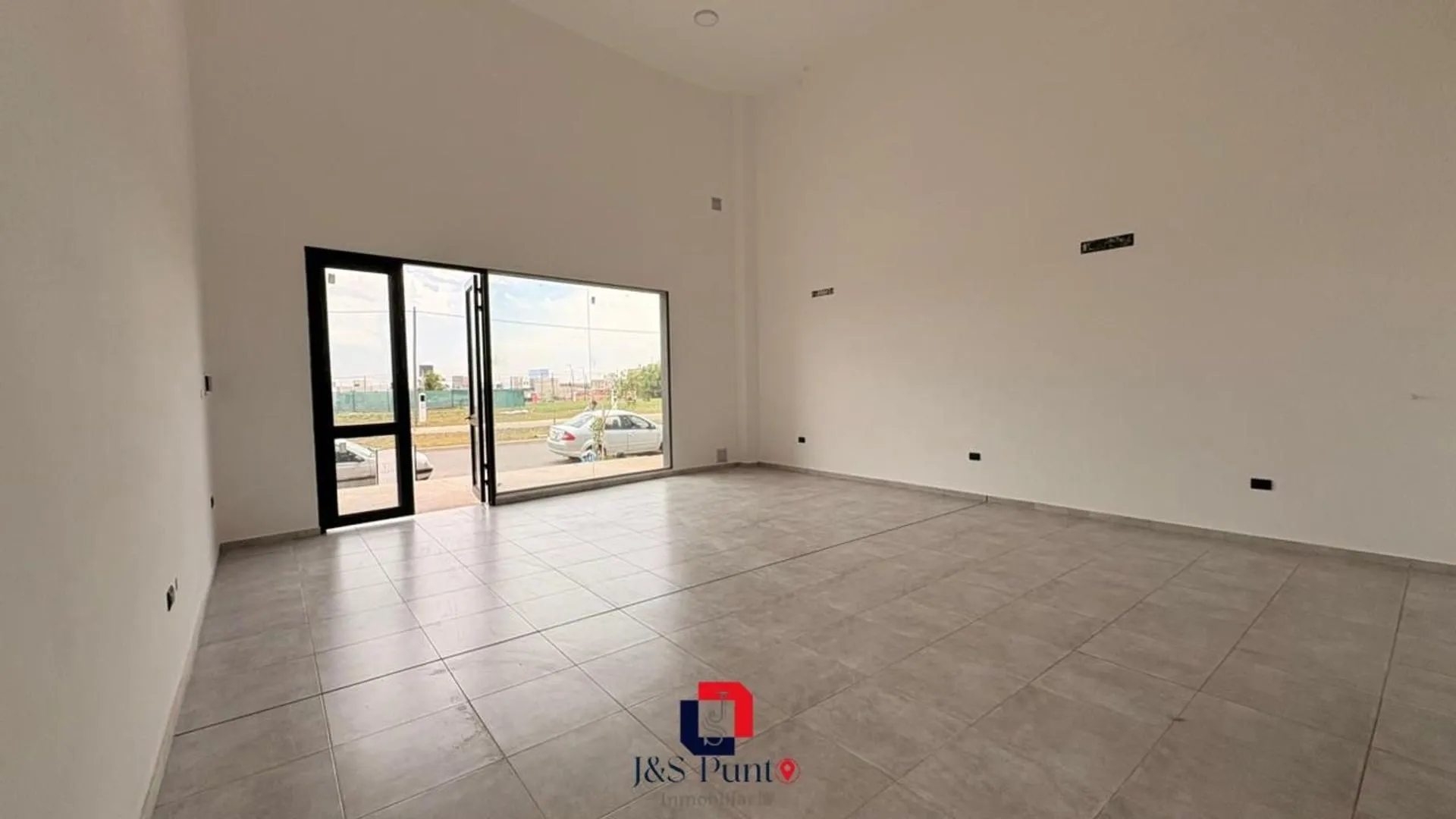 Local Comercial en Docta Avenida