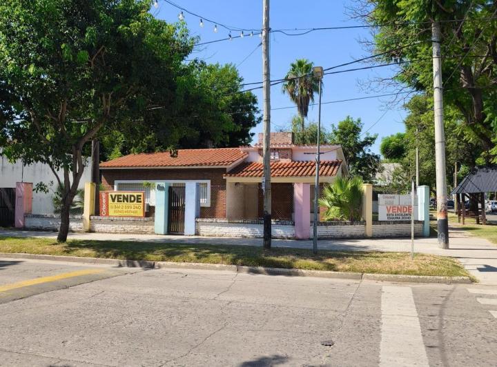 Casa · 180m² · 2 Dormitorios · 1 Cochera