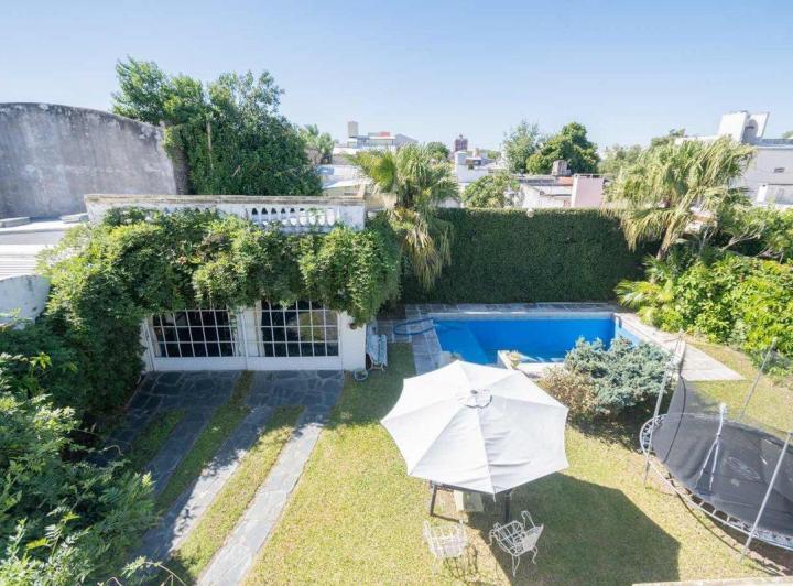 Casa · 343m² · 8 Ambientes · 2 Cocheras
