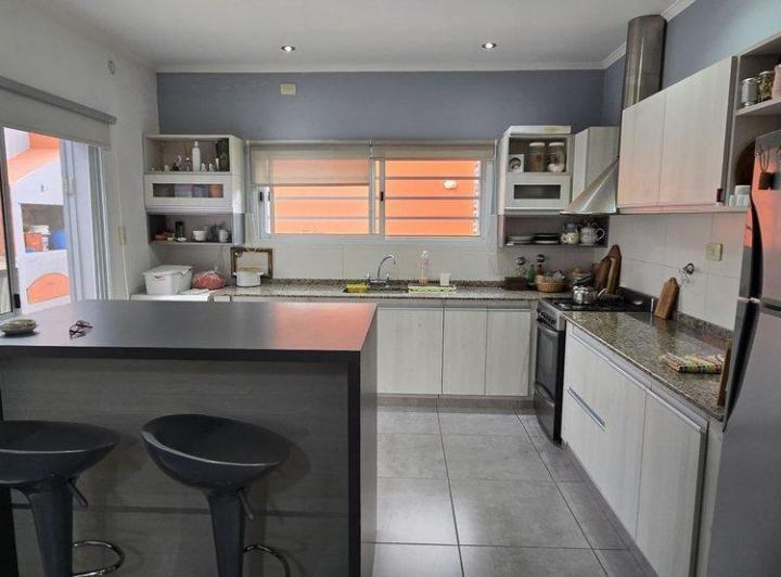 Casa · 182m² · 5 Ambientes · 1 Cochera