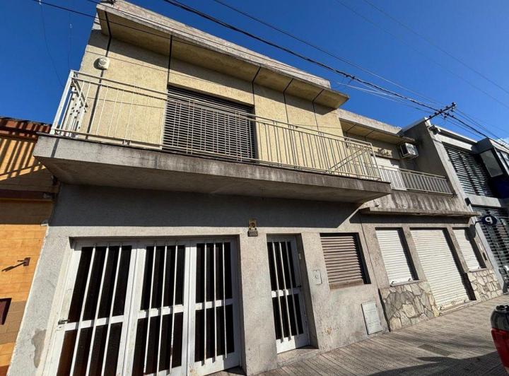 Casa · 205m² · 6 Ambientes · 1 Cochera