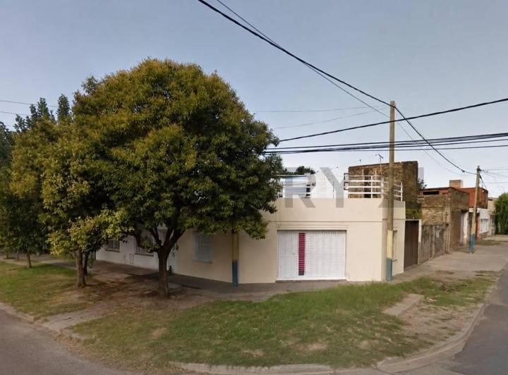 Casa · 165m² · 4 Ambientes · 1 Cochera