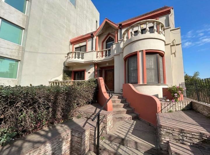 Casa · 370m² · 3 Dormitorios