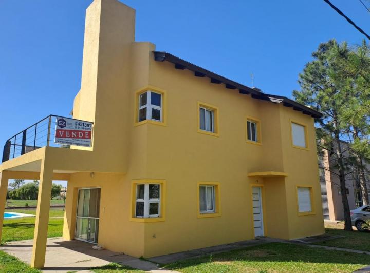 Casa · 180m² · 8 Ambientes · 1 Cochera