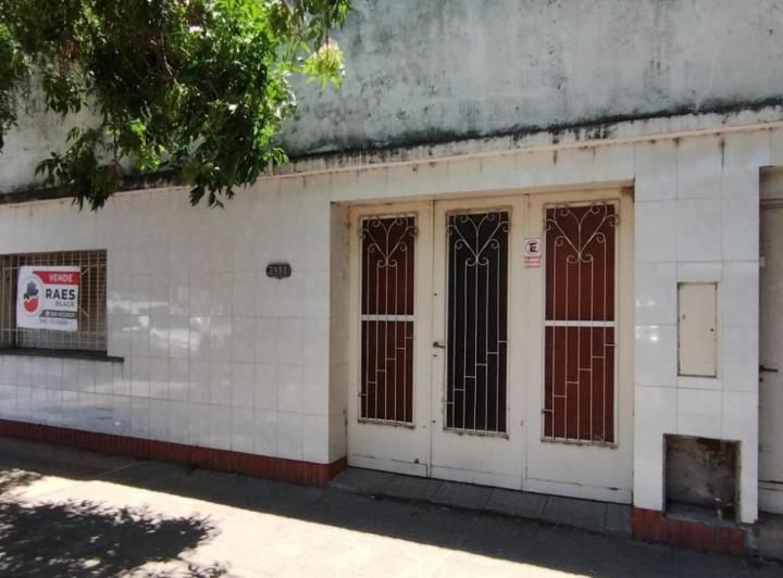 Casa · 230m² · 5 Ambientes · 1 Cochera