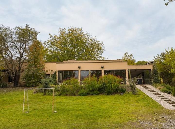 Casa · 275m² · 4 Ambientes · 5 Cocheras
