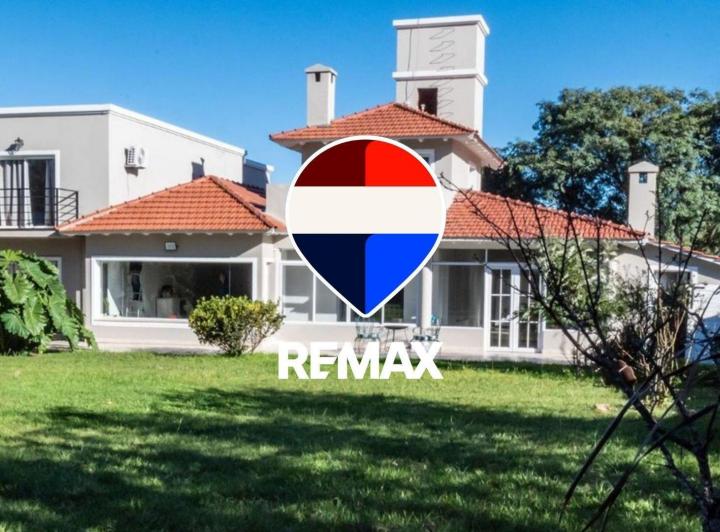 Casa · 300m² · 5 Ambientes · 1 Cochera