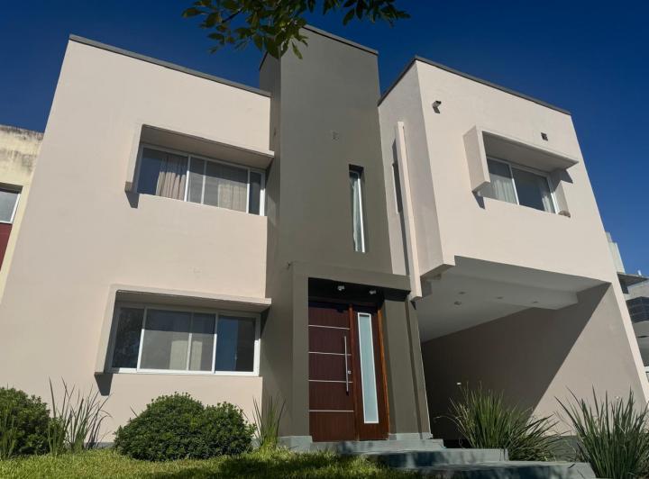 Casa · 190m² · 4 Ambientes · 1 Cochera