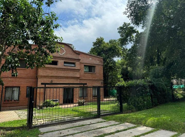Casa · 280m² · 5 Ambientes · 2 Cocheras