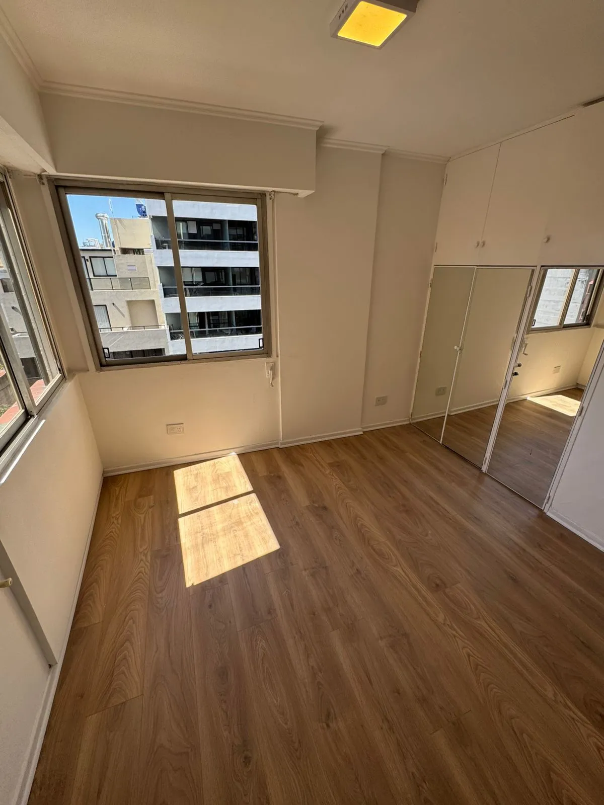 DPTO 2 DOR EN VENTA SOBRE AV. HIPÓLITO YRIGOYEN - OFRECE FINANCIACIÓN