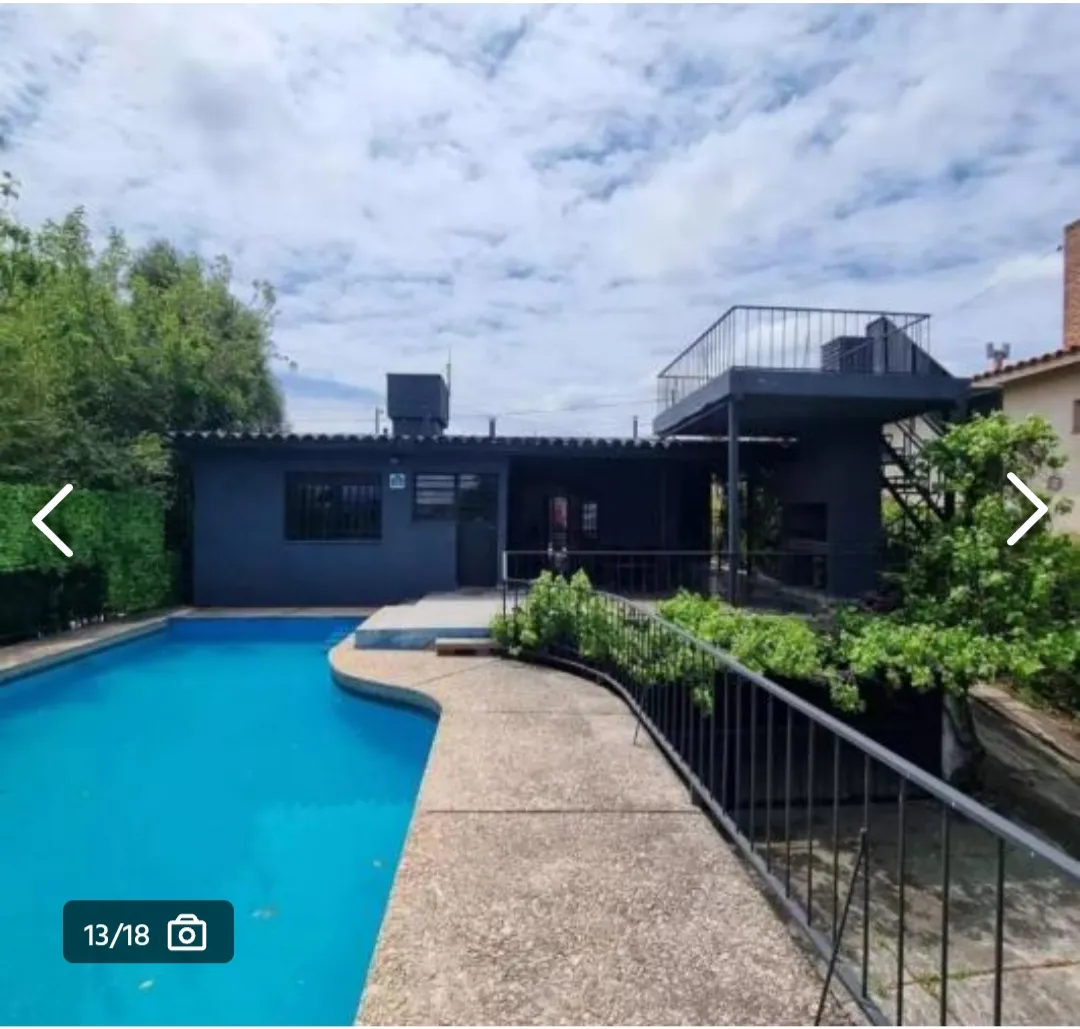 Casa En Venta En Villa Carlos Paz Con Pileta Y Jardín