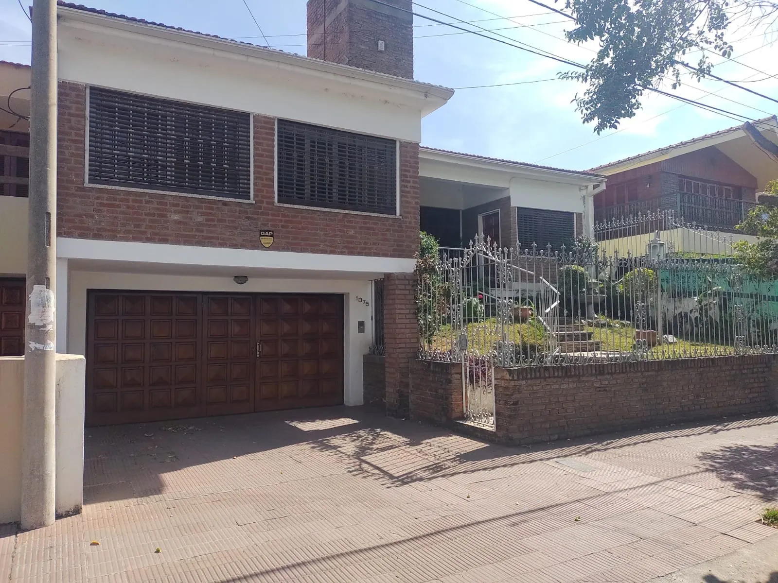 VENTA HERMOSA CASA 4 DORMITORIOS Dol.280.000