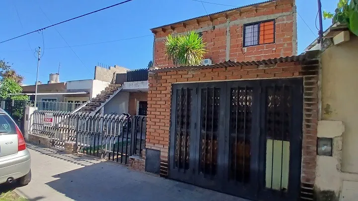 !OPORTUNIDAD! Casa + Dpto en B° San Martin,