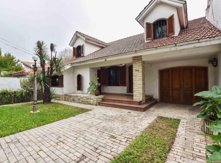Casa · 401m² · 4 Ambientes · 1 Cochera