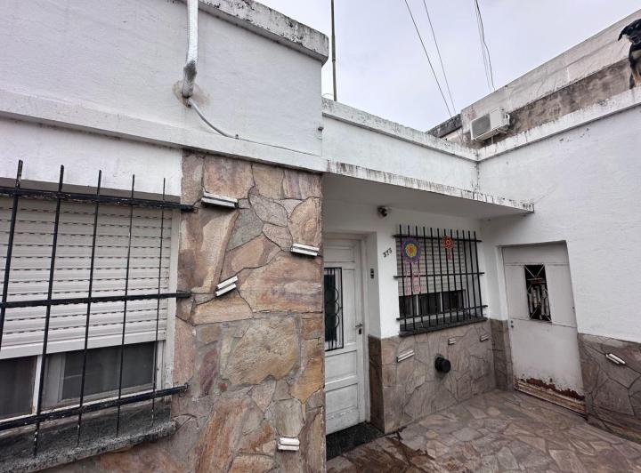Casa · 140m² · 8 Ambientes · 1 Cochera