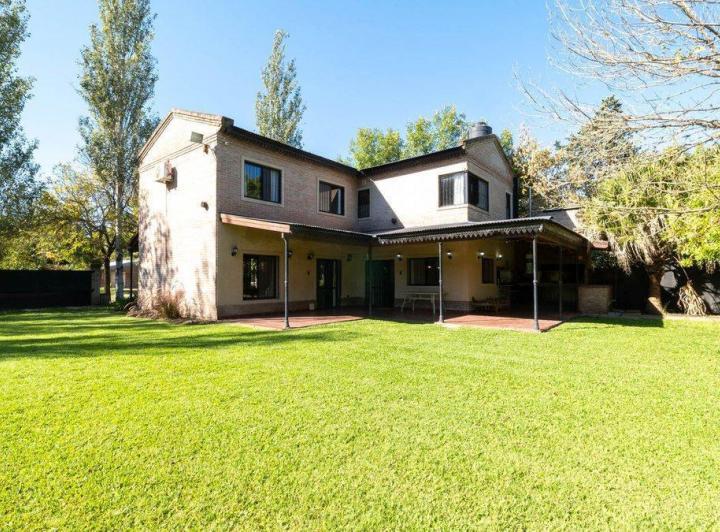 Casa · 223m² · 4 Ambientes · 1 Cochera