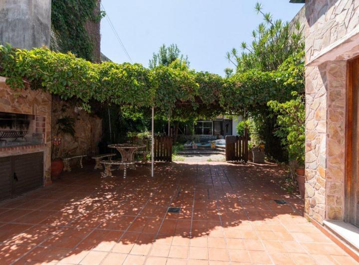 Casa · 298m² · 4 Ambientes · 1 Cochera