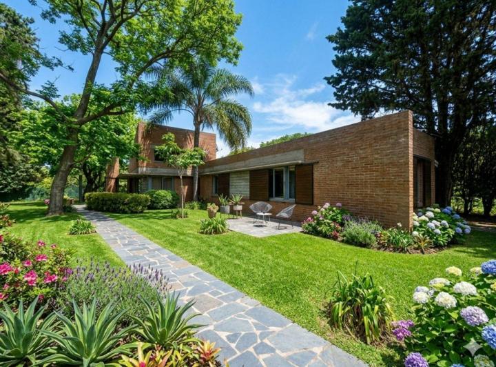 Casa · 195m² · 5 Ambientes · 1 Cochera