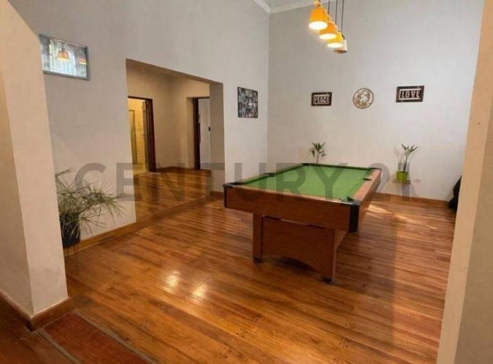 Casa · 337m² · 6 Ambientes · 1 Cochera