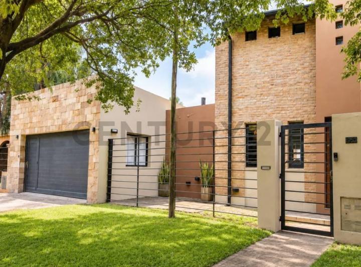 Casa · 360m² · 13 Ambientes · 1 Cochera