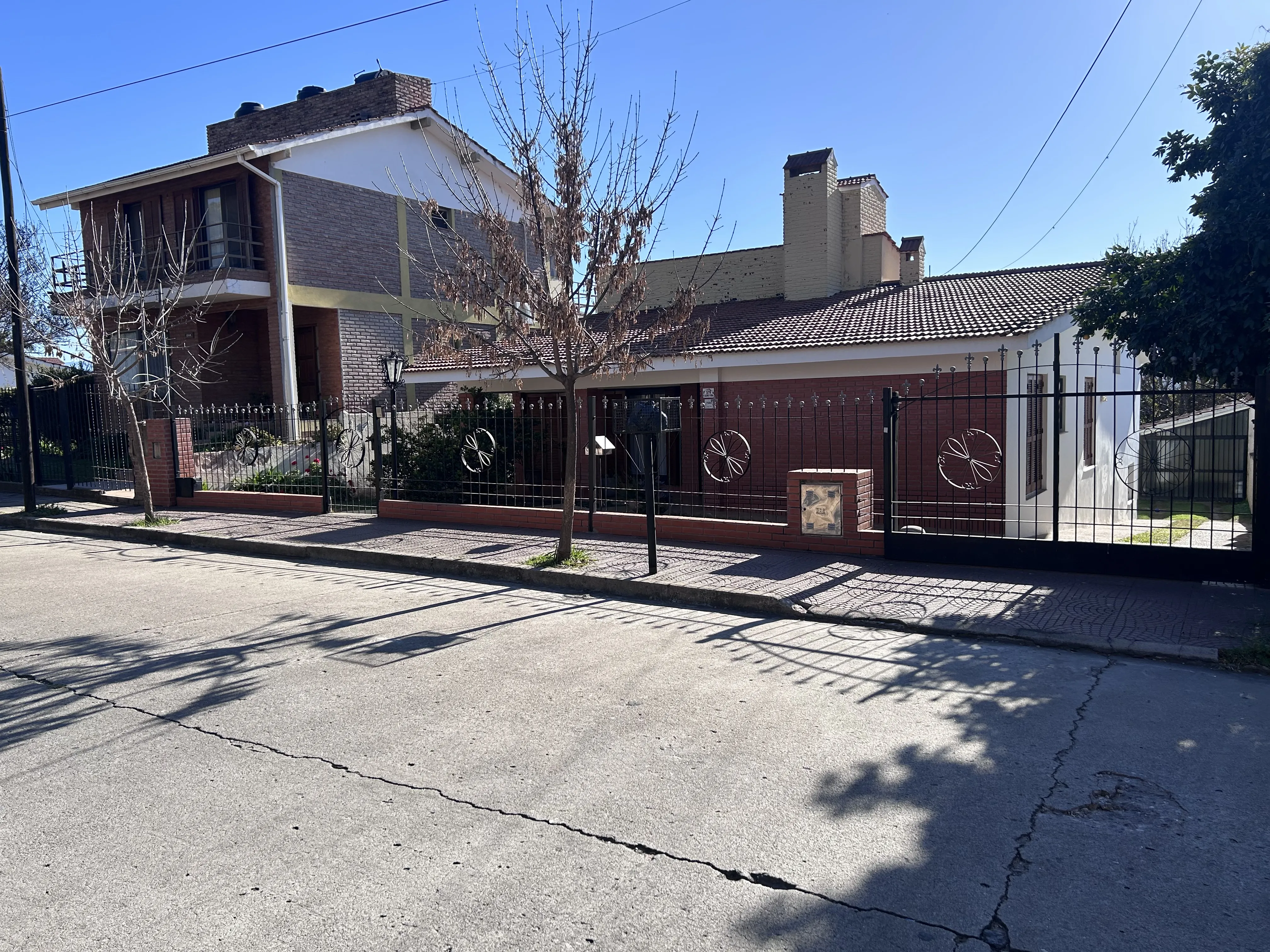 VENTA HERMOSO CHALET 3 DORM. C/PILETA Y QUINCHO B* LA CUESTA VILLA CARLOS PAZ