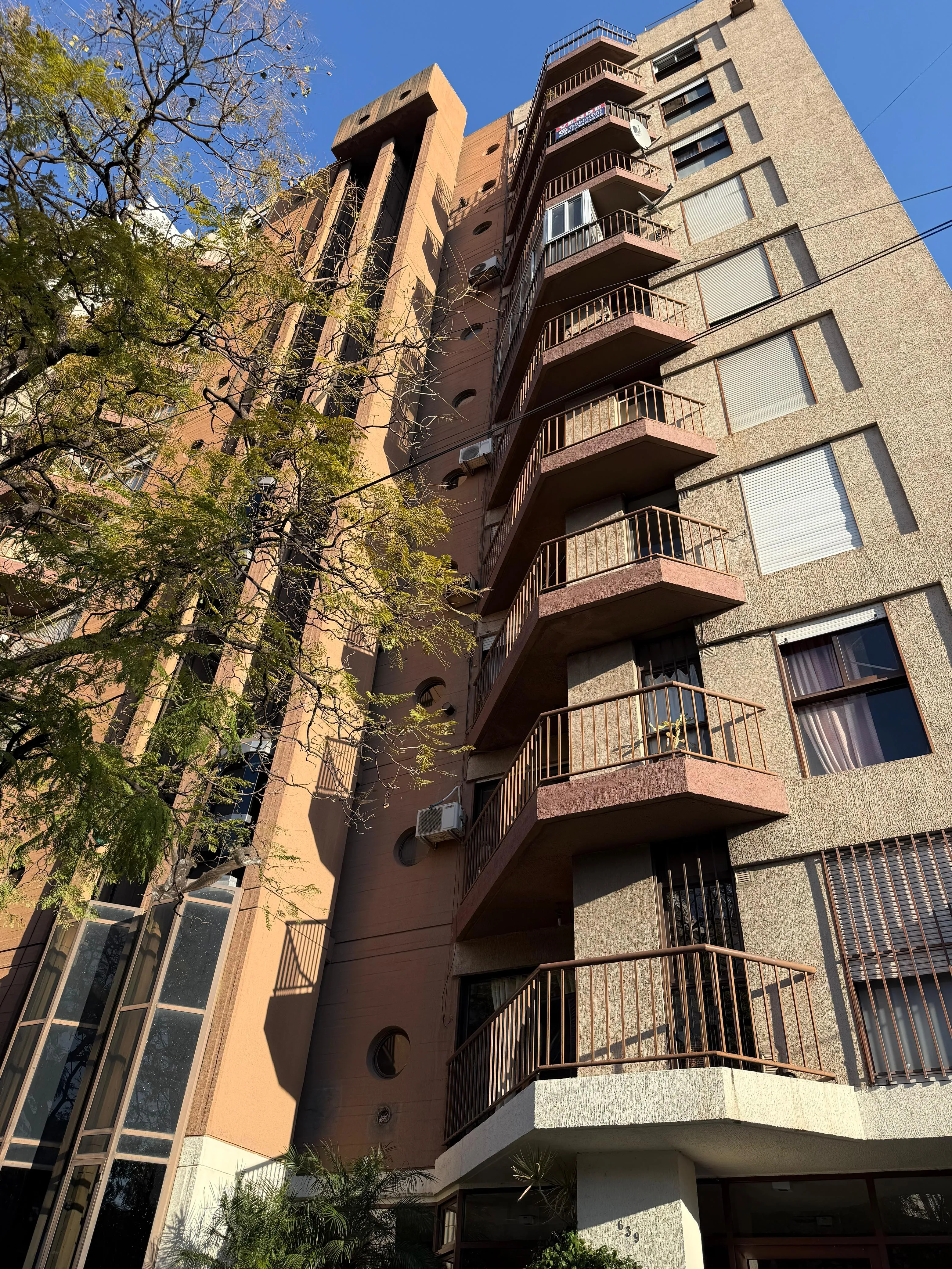 VDO DEPTO DE DOS DORM. TIPO DUPLEX CON COCHERA, BALCÓN PROPIO CON GRAN VISTA