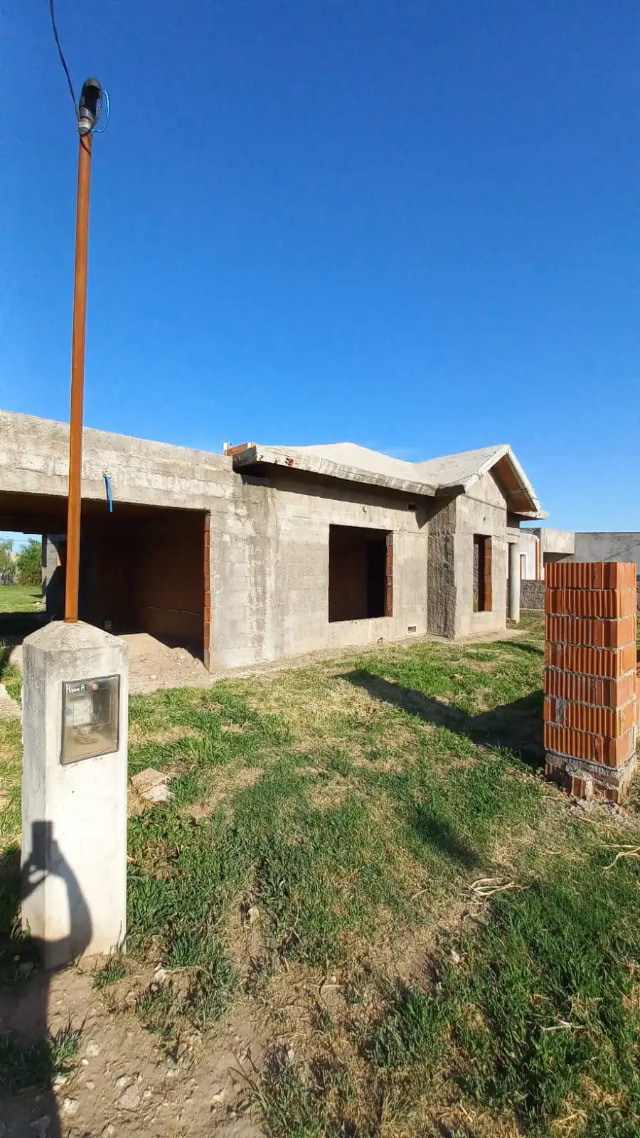 CASA EN CONSTRUCCION - COL. TIROLESA