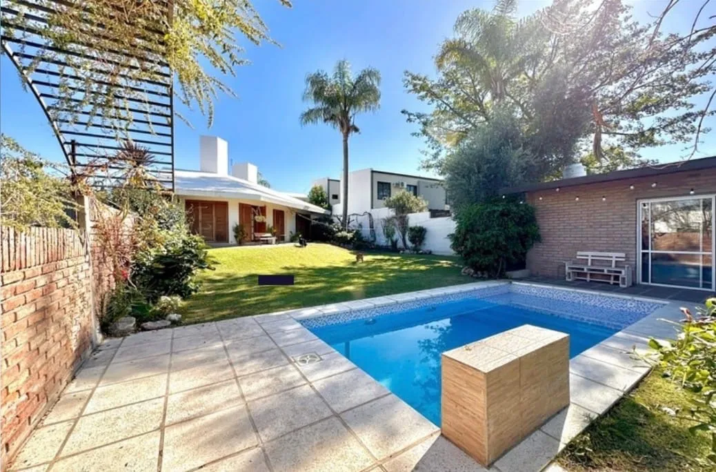 Vendo casa Villa Belgrano 5 dorm 700 mts