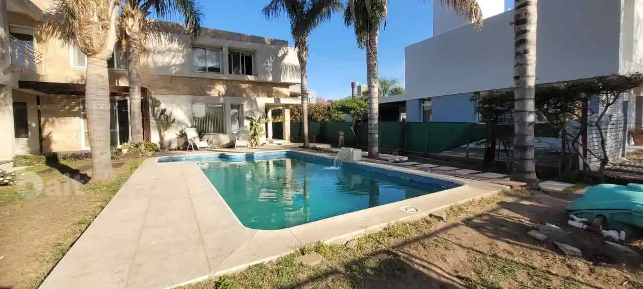 VENDO CASA 3 DORMITORIOS Y ESCRITORIO LOS ARBOLES VALLE  ESCONDIDO