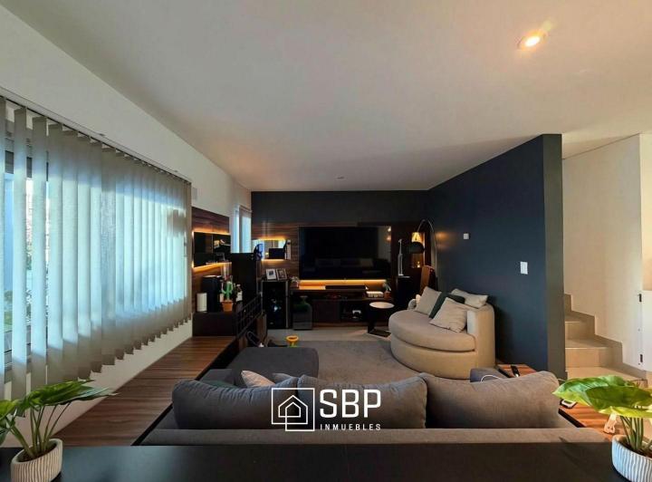 Casa · 148m² · 5 Ambientes · 2 Cocheras