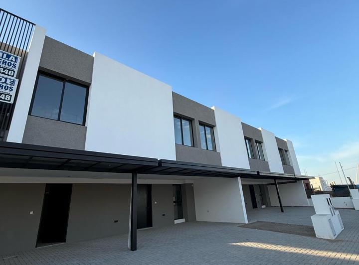 Casa · 145m² · 3 Dormitorios · 2 Cocheras
