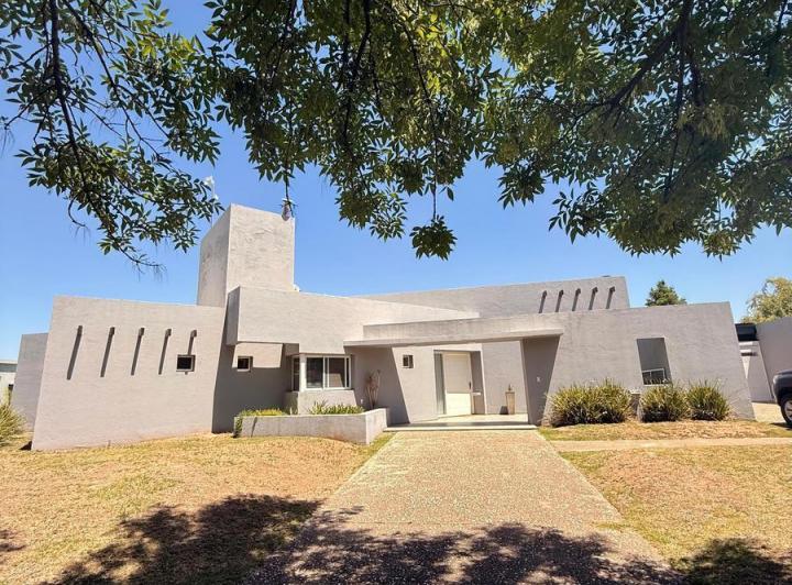 Casa · 345m² · 15 Ambientes · 3 Cocheras