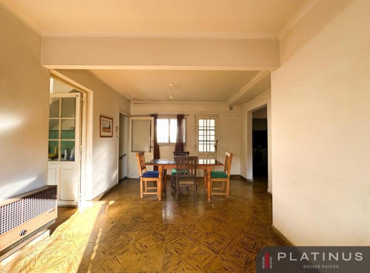 Casa · 100m² · 8 Ambientes · 1 Cochera