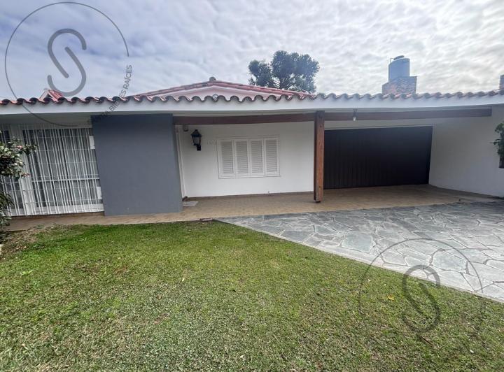 Casa · 246m² · 10 Ambientes · 1 Cochera